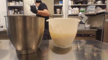 Pasta ve tatlı için çırpılmış krema