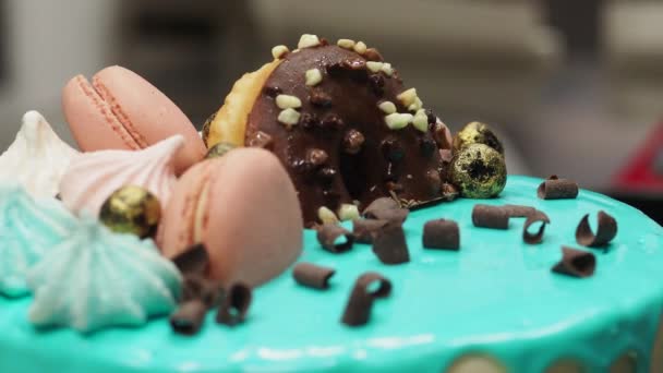 Donuts Meringue Bessen Sparkles Topping Glazuur Druppel Turquoise Taart Voor — Stockvideo