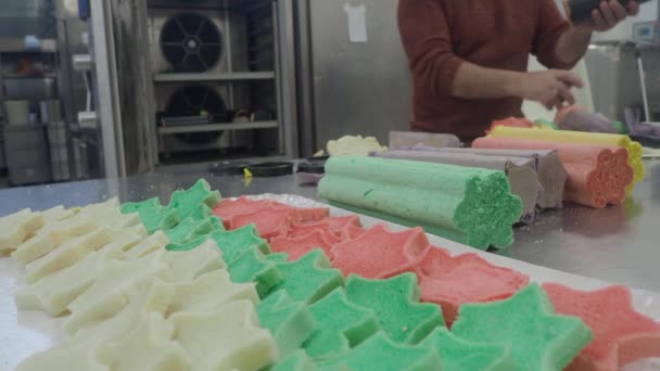 Baker Slicing Red Violet Yellow Green Star Cloud Heart Shaped — Stok video
