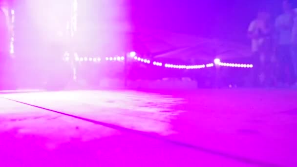 Ludzie Tańczący Nocy Detal Nóg Stóp Kolorowy Lekki Dyskotekowy Nastrój — Wideo stockowe