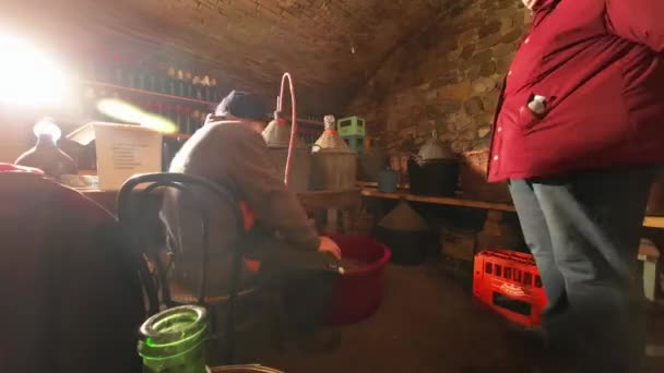 Senior Caucasian Man Decanting Bottling New Red Wine Home Made — Αρχείο Βίντεο