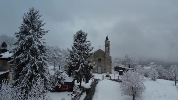 Aerial Footage Winter Landscape Italian Apennines Town Parish Covered Snow — Stock video