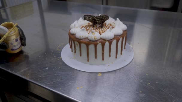 Chef Pastry Baker Finishing Salty Caramel Frosted Dripping Cakes Meringues — Video Stock