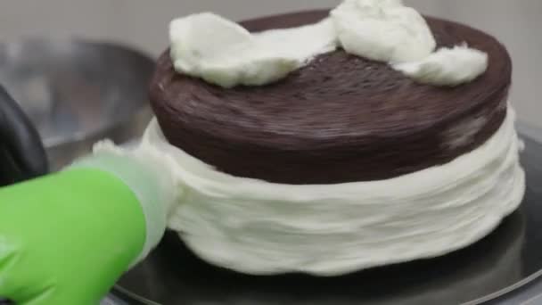 Chef Pastry Designer Confectioning Frosted Floor Layered Cake Stuffed Strawberries — Stockvideo
