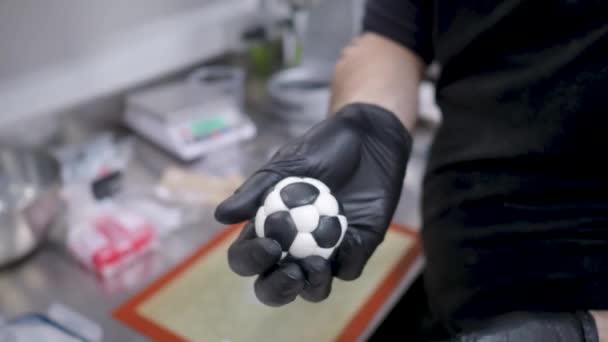 Pastry Chef Designer Making Football Soccer Ball Frosted Cake Topper — Vídeos de Stock