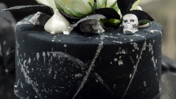 Cukiernik Piekarz Dolewka Urodziny Czarny Airbrush Malowane Ciasto Mrożone Dwie — Wideo stockowe