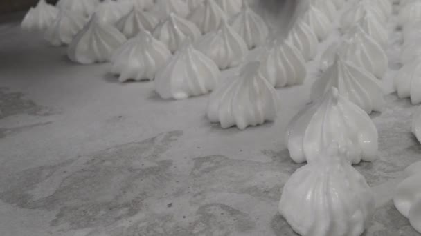 Pastry Chef Baker Artisan Making White Swirl Twirl Meringue Cones — Stock videók