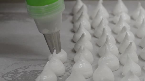 Pastry Chef Baker Artisan Making White Swirl Twirl Meringue Cones — Videoclip de stoc
