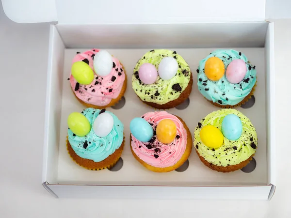 Ostern Pastell Handgemachte Gruppe Von Muffins Mit Konfetti Schokolade Eier — Stockfoto