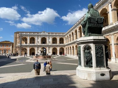 Loreto, İtalya - Nisan 2023 Kutsal Ev Bazilikası, İtalya 'nın Marche kentindeki Ancona eyaletindeki Katolik kutsal yeri.