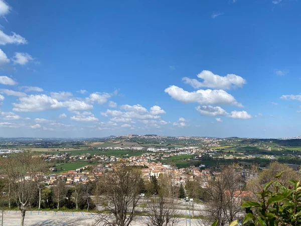 코네로 근처에 카메라 마을의 로레토에서 바라본 리비에라 이탈리아 파노라마의 — 스톡 사진