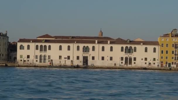Venecia Italia Febrero 2023 Viajar Bot Laguna Volver Aparcamiento Atardecer — Vídeo de stock