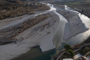 Travo Köyü, Trebbia Nehri, Vadi manzarası, gün batımında Piacenza İtalya manzarası