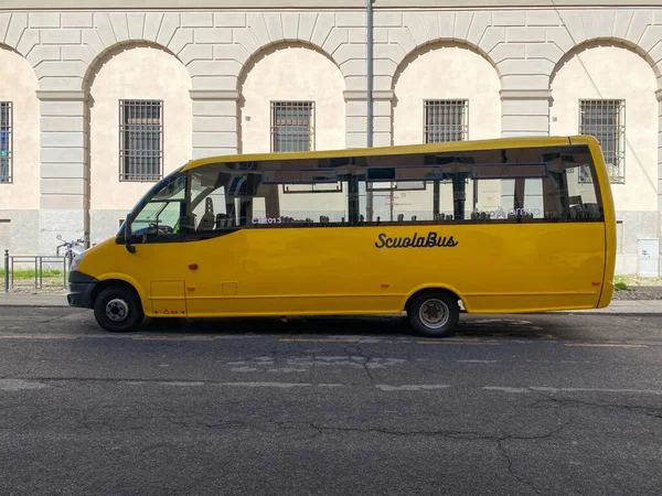 Cremona Italia Noviembre 2022 Autobús Escolar Cerca Piazza Duomo —  Fotos de Stock