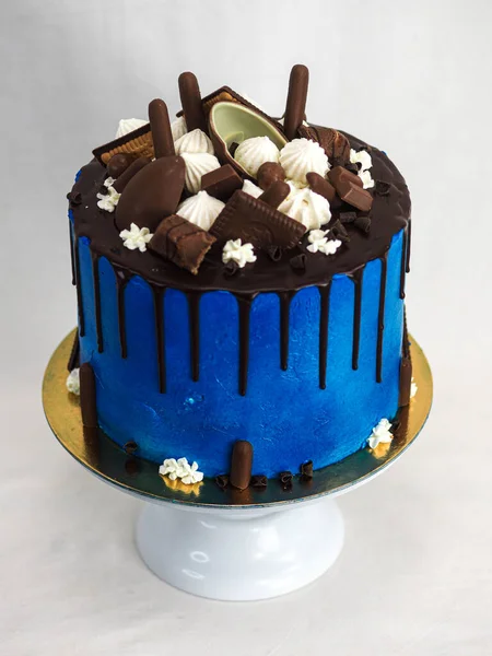 Macro Pastel Glaseado Azul Cerca Con Glaseado Chocolate Negro Dulces — Foto de Stock
