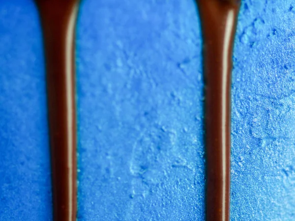 Modrá Matná Poleva Dort Makro Zblízka Tmavou Čokoládovou Polevou Smíšené — Stock fotografie