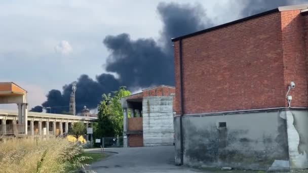 Fidenza Olaszország Május Fekete Óriás Fekete Felhő Tűz Műanyag Gyár — Stock videók
