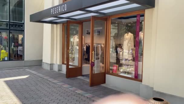 Фиденца Италия Магазин Одежды Peserico Роскошном Модном Торговом Центре Фиденце — стоковое видео
