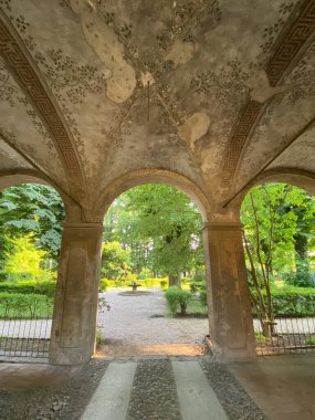 San Secondo, İtalya - Mayıs 2023 Corte dei Rossi kale harabelerini ziyaret edin