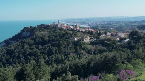 Luftfotografering Numana Alta Nær Landsbyen Sirolo Marche Italia – stockvideo
