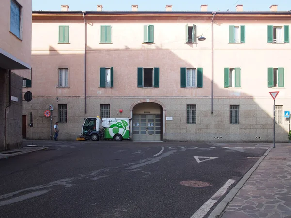 Cremona Itália Maio 2023 Máquina Varredura Processo Limpeza Rua Limpeza — Fotografia de Stock