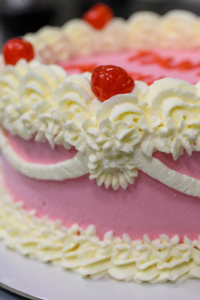 Pink Red Cupcake Birthday Celebration Smoothing Topper Spatula Wearing Gloves — Stock Photo, Image