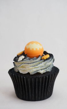 Cadılar Bayramı temalı caupacke kek gözü stüdyonun arka planında