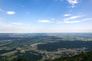 Val di Chy ya da Valchiusella 'dan hava manzarası, Morainic Amfitiyatrosunun jeolojik oluşumu yüksek çözünürlüklü manzarası
