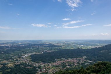 Val di Chy ya da Valchiusella 'dan hava manzarası, Morainic Amfitiyatrosunun jeolojik oluşumu yüksek çözünürlüklü manzarası