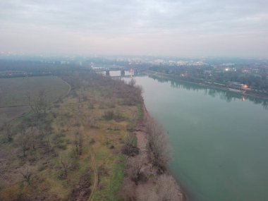 Cremona ve Po nehri Emilia Romagna tarafından çekilen hava sisli ve yüksek çözünürlüklü hava koşulları