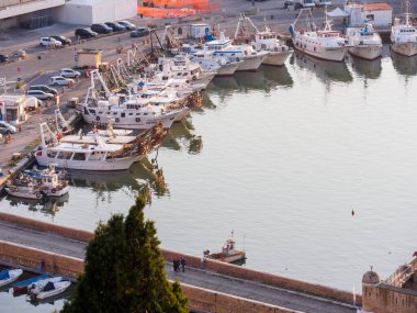 Ancora limanının manzarası, Le Marche, İtalya ilkbahar günbatımında yüksek çözünürlüklü görüntü