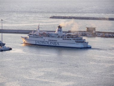 Ancora limanının manzarası, Le Marche, İtalya ilkbahar günbatımında yüksek çözünürlüklü görüntü