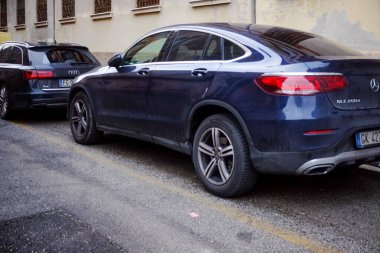 Cremona, İtalya - 15 Ocak 2025 Mercedes-Benz GLC 220d 4MATIC Coupe