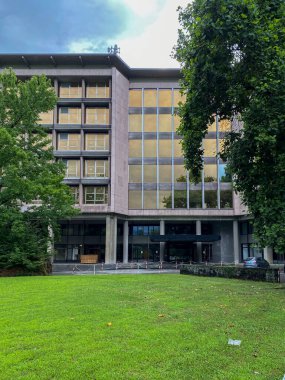Ivrea, İtalya - 10 Ağustos 2023, Nuovo Palazzo Uffici Olivetti detayları ve görüşleri Ivrea, Piedmont İtalya 'da bulunan Gino Valle' ye ait.