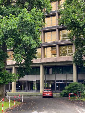 Ivrea, İtalya - 10 Ağustos 2023, Nuovo Palazzo Uffici Olivetti detayları ve görüşleri Ivrea, Piedmont İtalya 'da bulunan Gino Valle' ye ait.