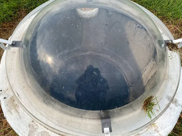 Ivrea, İtalya - 10 Ağustos 2023, Batı Konut Birimi Talponia, 1968 yılında R Gabetti A O DIsola tarafından tasarlandı, hava manzarası, Ilvrea, Piedmont İtalya panoramik sahne yüksek çözünürlüklü fotoğraf