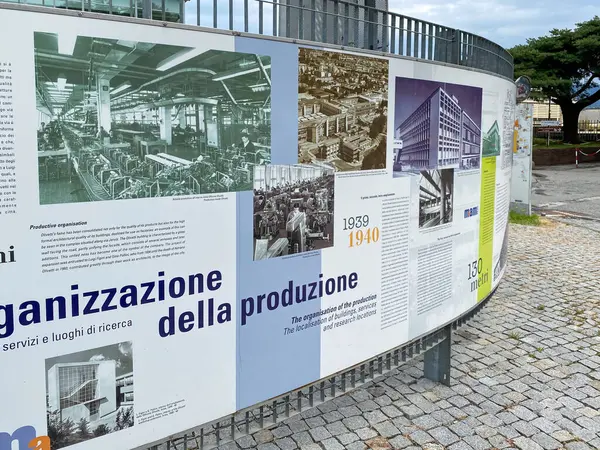 Ivrea, İtalya - 20 Ağustos 2023, Unesco 'daki bilgi ve tabelalar Olivetti Sanayi Şehri' ni korudu