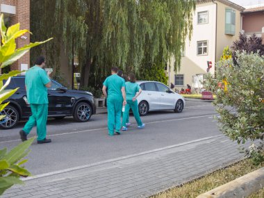 Cisanello, PI, İtalya - Tıp uzmanlarının bir hastanede geçirdikleri günde 13 Haziran 2025 'te takım çalışması yapan hasta bakımının gizli anlarını ve çevresini çevreleyen özel ortamı kaydettiler.