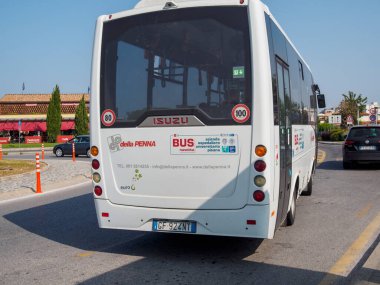 Cisanello, PI, İtalya - Hasta ve personel için 13 Haziran 2025 hastane servis otobüsü, hastane kampüsü etrafında güvenilir ulaşım aktarımı, seyrüsefer yardımlarına erişim için pratik bir çözüm