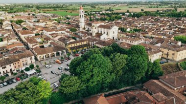 Pontevico 'nun Ebedi Güzelliğini Çekmek Lombardiya İtalya' nın Resimli bir Kasabası Büyüleyici Hava Perspektifi Tarihi Mimari ve Canlı Şehir Hayatı 'ndan