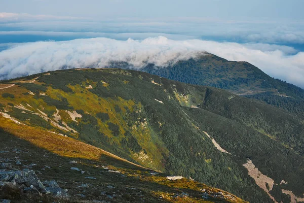 Horská Krajina Scénický Výhled Vrcholky Hor Svahy Kopce Údolí Pokryté — Stock fotografie