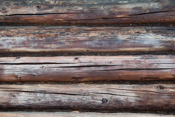 Eski kaba ahşap arka plan. Eski ev duvarı. Vintage fon. Tahta kalaslar. Ahşap doku arka planı. Eski yüzey