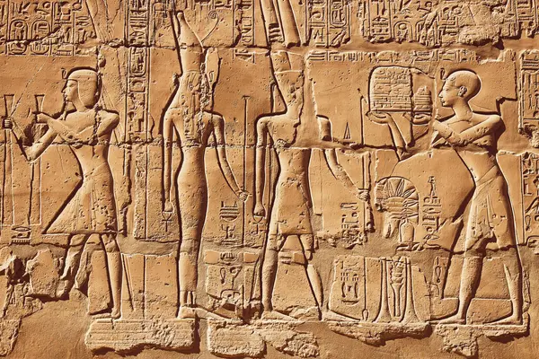 Egyptiska Forntida Hieroglyfer Befrielse Från Egyptiska Gudar Och Farao Populära Royaltyfria Stockfoton