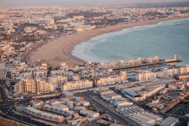 Agadir Fas 'ta. Atlantik Okyanusu. Fas mimarisi ve kültürü. Fas 'ta seyahat yerleri. Fas işaretleri. Fas 'ı ziyaret et. Yaz gezisi