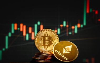 Ticari arkaplanda Bitcoin altın madeni para. Bullish pazarı ve Bearish pazar trendi. Sanal varlıklara yatırım. Sanal kripto para birimi kavramı.