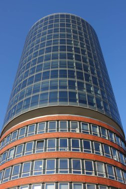 Hanseatik Ticaret Merkezi. Hamburg 'un Speicherstadt semtindeki modern bina. Almanya.