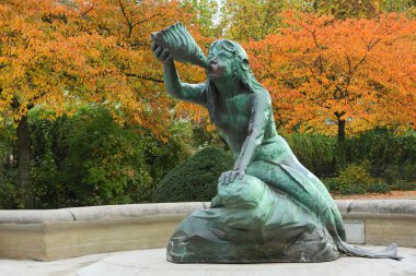 Hamburg, Almanya - 25 Ekim 2009. Nereid heykeli, Hamburg bölgesi Altona 'daki Stuhlmann çeşmesinin bir parçasıdır. Çeşme Altona 'nın ünlü bir simgesidir..