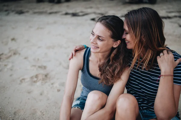 Two Women Friends Sitting Beach — Stock Photo, Image