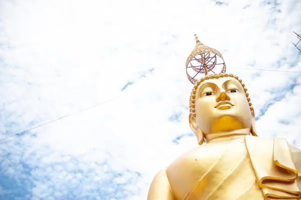 Buddha Besar Emas Pattaya Thailand Pada Hari Musim Panas Foto — Stok Foto