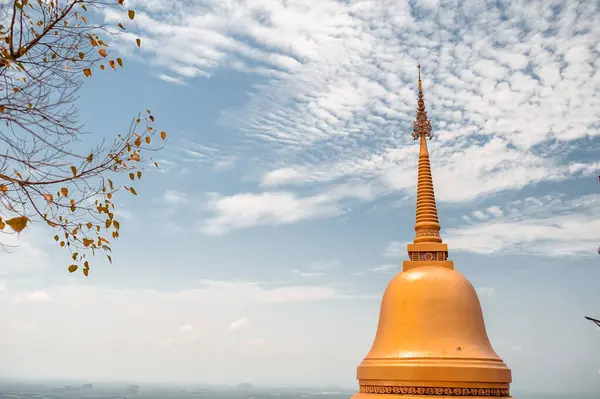 Golden Big Buddha Pattaya Thailandia Giorno Estate Foto Alta Qualità Immagini Stock Royalty Free